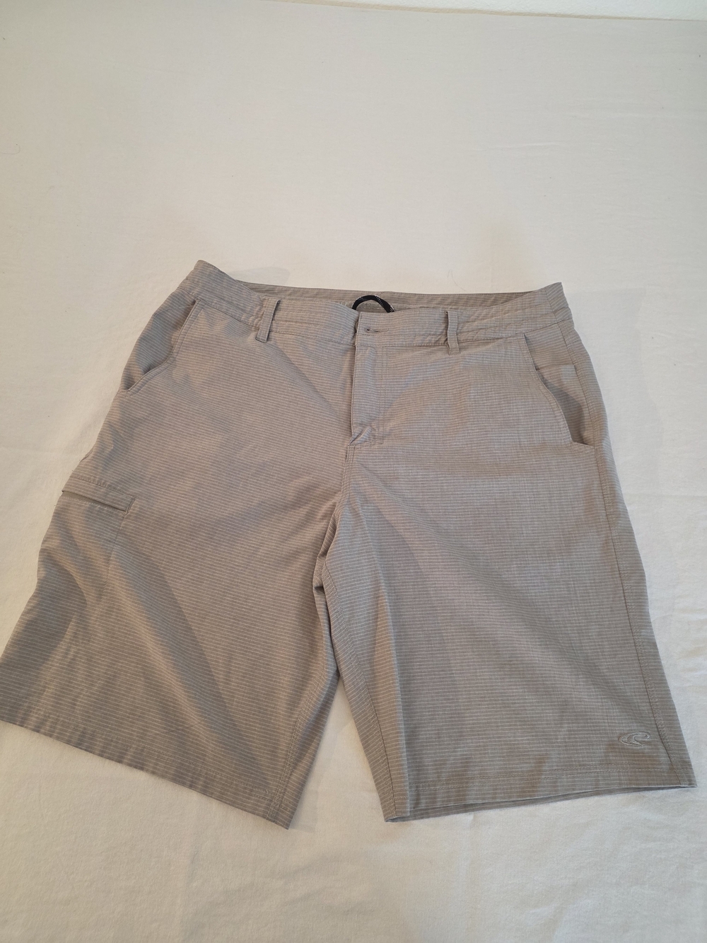 O'Neill Men's Gray Flat-Front Performance Shorts. Size 36